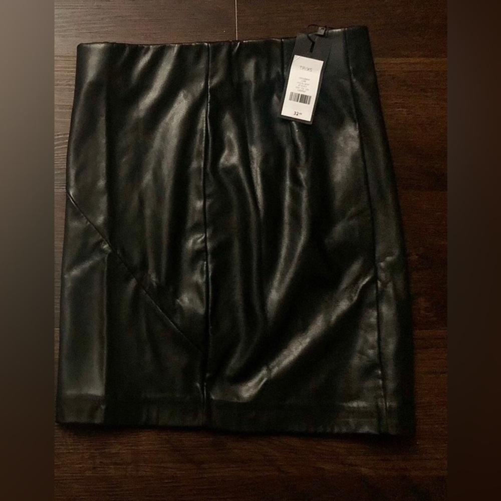 BNWT Dynamite Black Faux Leather Skirt - XS - Picture 2 of 3